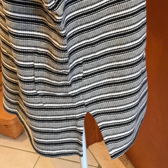 Chaus Sport Short Sleeve Woman's Top - Picture 5 of 7